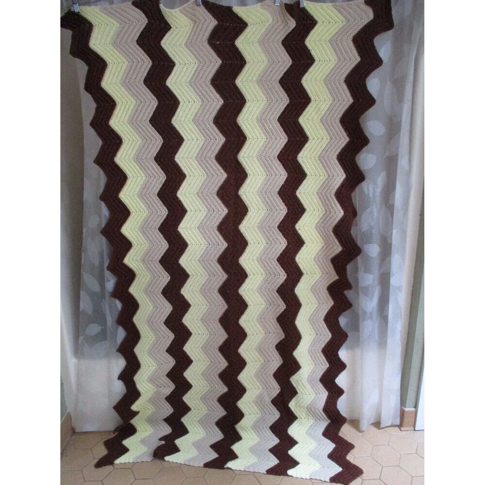 Vintage Chevron ZigZag Afghan Grannycore Throw Blanket Brown Yellow Tan 40x72